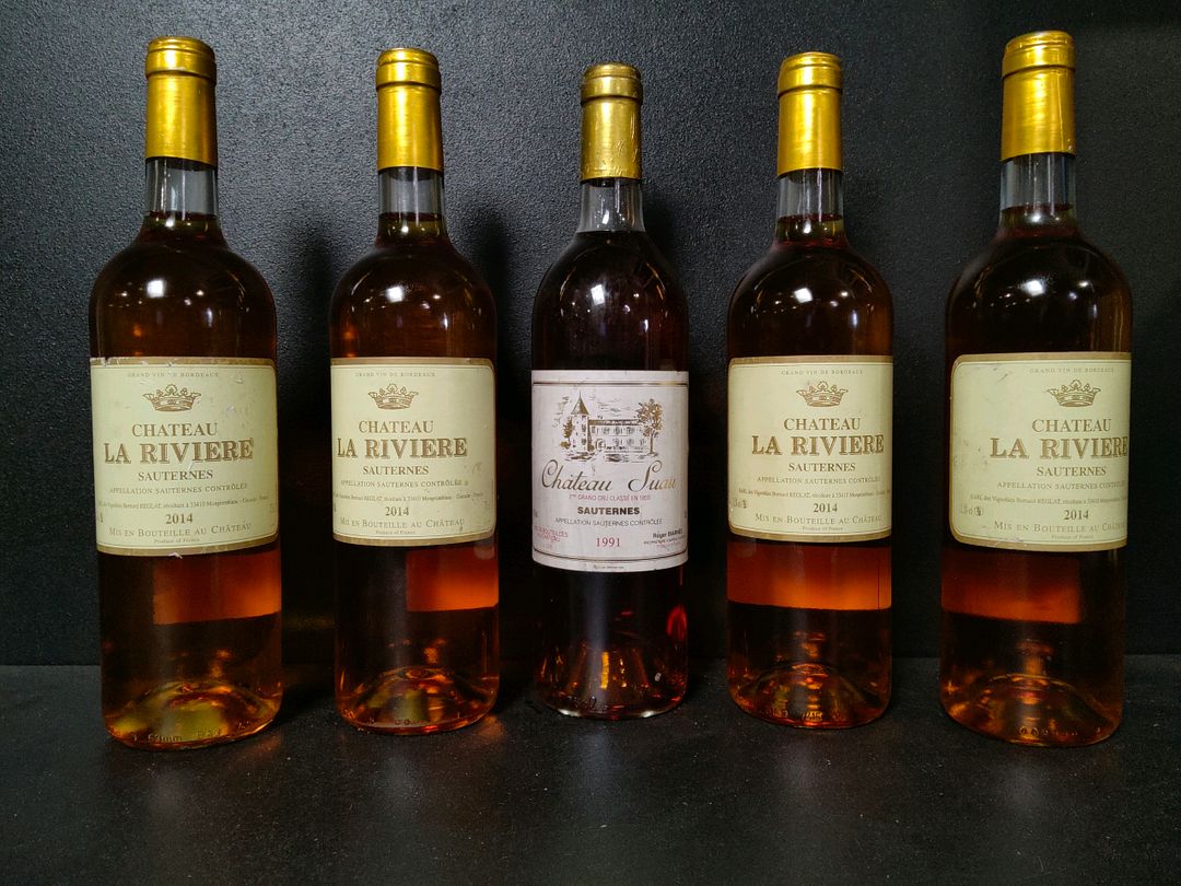 Lot de 5 bouteilles de vin blanc : 1 Château Suau Sauternes GCC 1991 et 4 Château La Rivière Sauternes 2014