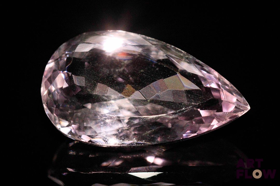 Importante améthyste pâle ovale. Très belle couleur. 26.23 cts. 28.0mm x 16.0mm