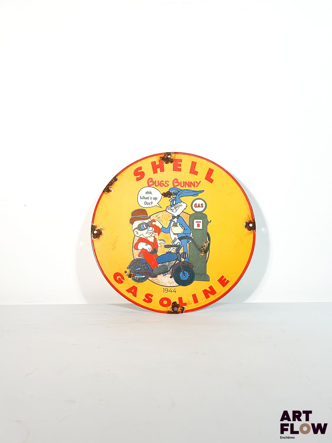 Plaque émaillée ronde d'après Shell gasoline x Bugs Bunny Diamètre : 30 cm Petits éclats et traces de rouille. Moderne