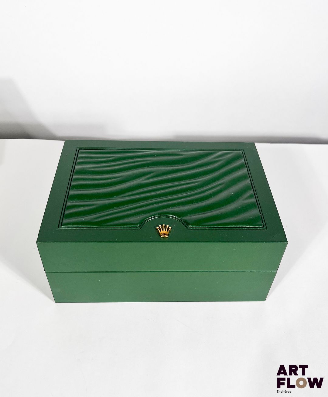 ROLEX Boîte et sur boîte, numérotée 31.00.04 8 x 18 x 13 cm En l'état (importantes traces et usures surla sur boîte notamment)