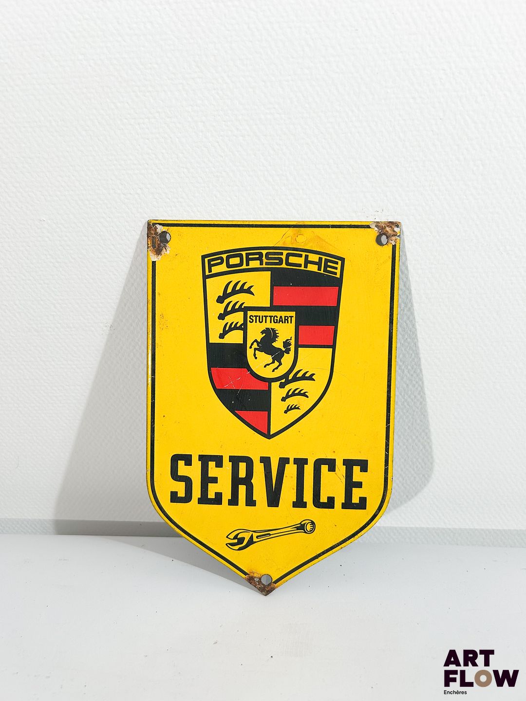 Plaque émaillée d'après Porsche Dimensions : 17 x 11 cm Petits éclats et traces de rouille