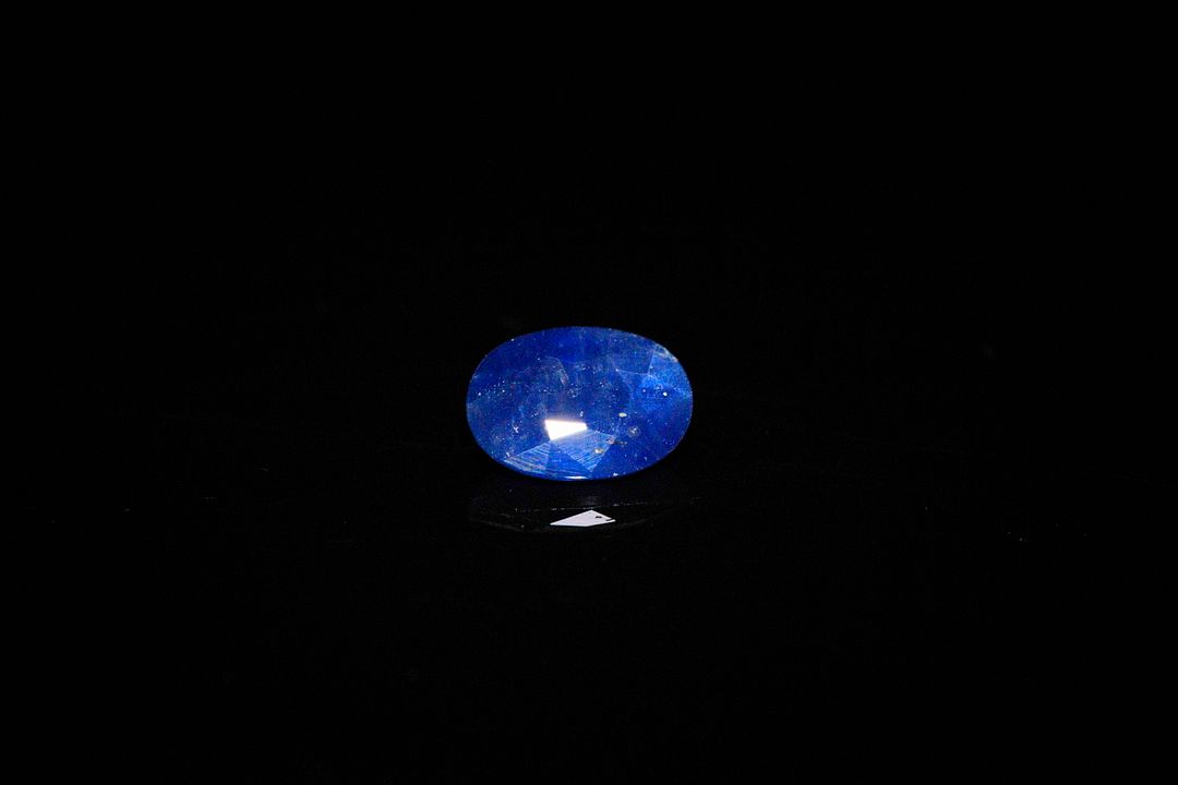 Saphir ovale. Jolie couleur. 0.95 ct. 7.1mm x 5.0mm