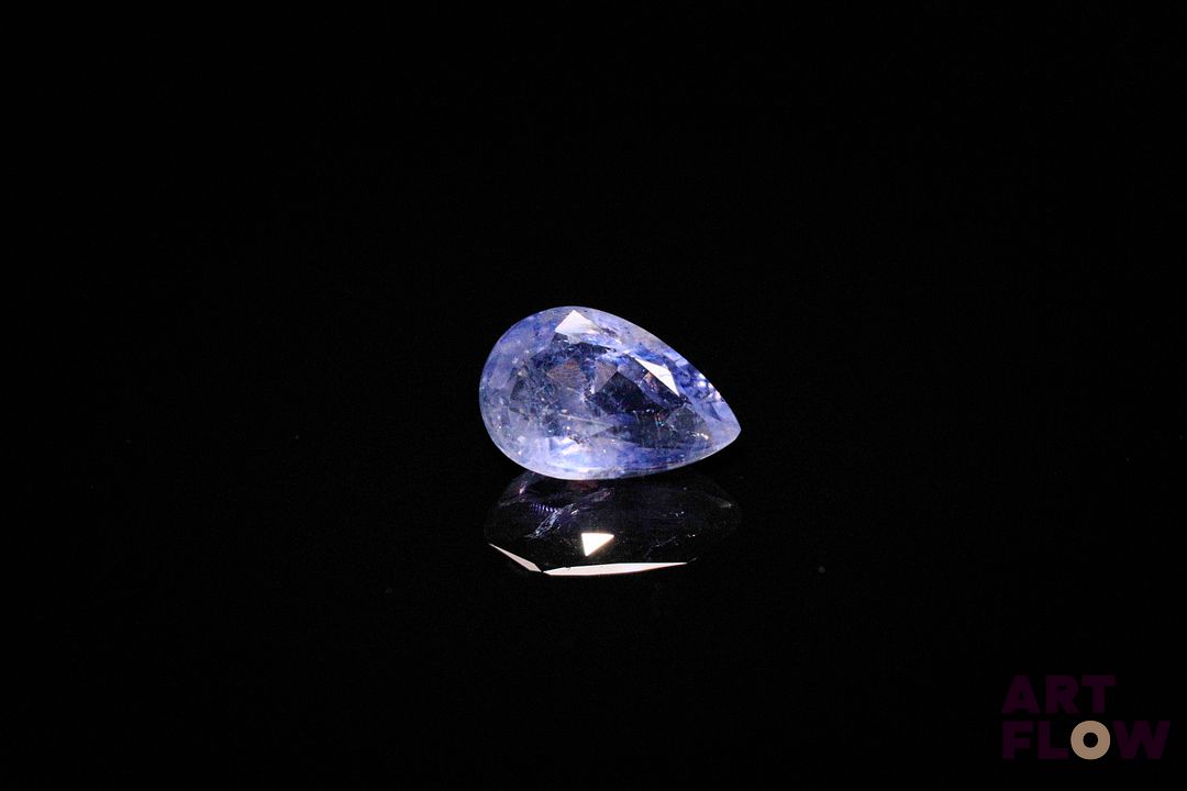 Iolite poire. Probablement Tanzanie. 1.60 ct. 9.5mm x 6.5mm