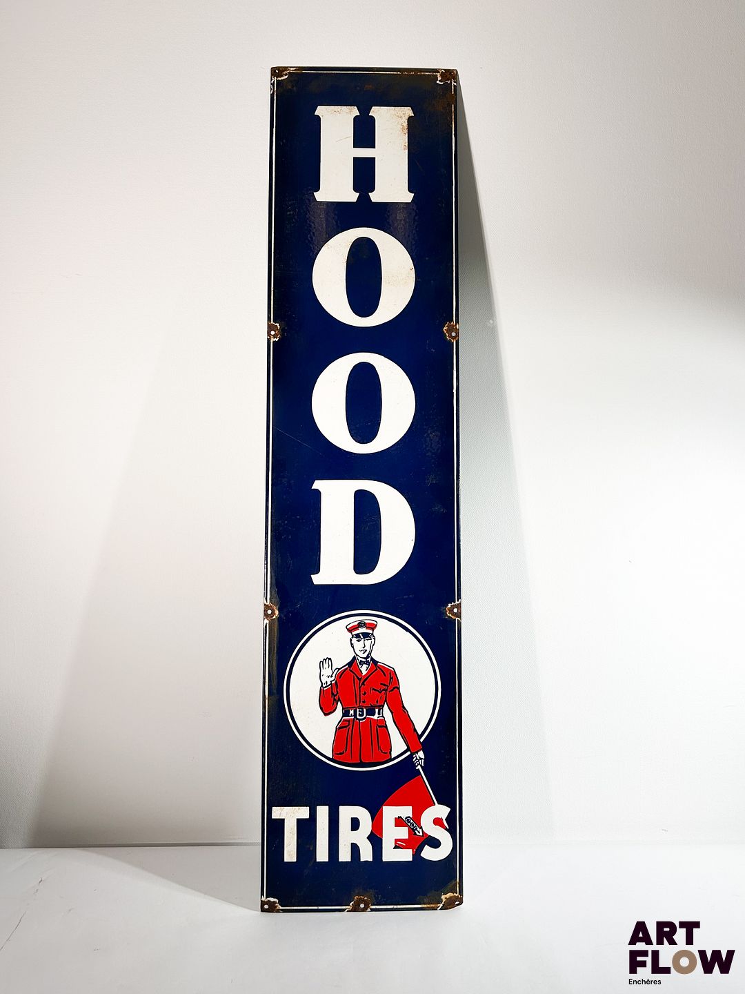 Plaque émaillée rectangulaire Hood Dimensions : 122 x 24 cm Petits éclats et traces de rouille