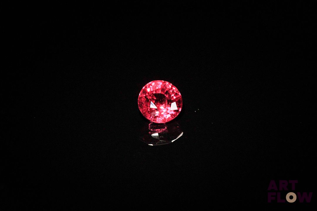 Grenat rhodolite rond. Probablement Tanzanie, belle couleur. 1.39 ct. 6.0mm