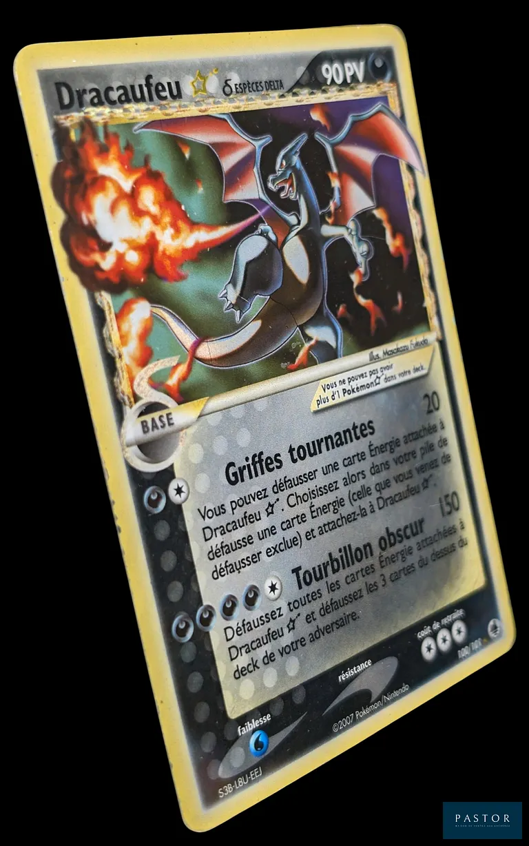 Carte Pokémon Dracaufeu Star 100/101 - Espèce Delta.
Série du bloc Ex : Ex Île des Dragons.
Carte en état Bon/Très bon, en français.
Livrée sous bulles et toploader.