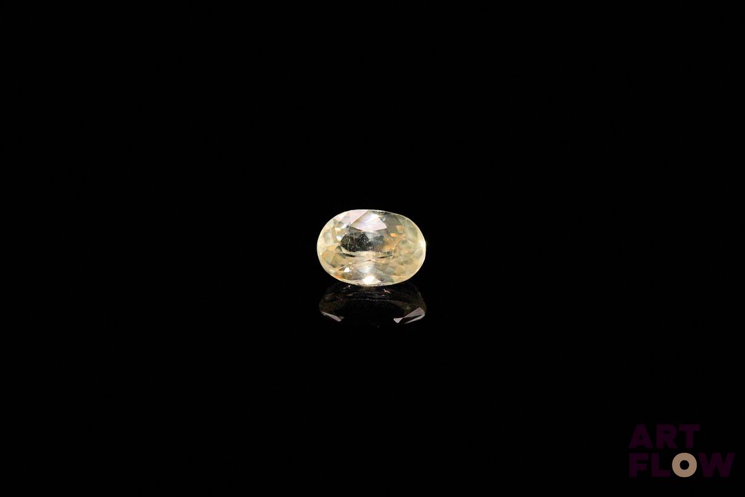 Zircon naturel jaune pâle ovale. VS. 1.44 ct. 7.0mm x 5.0mm