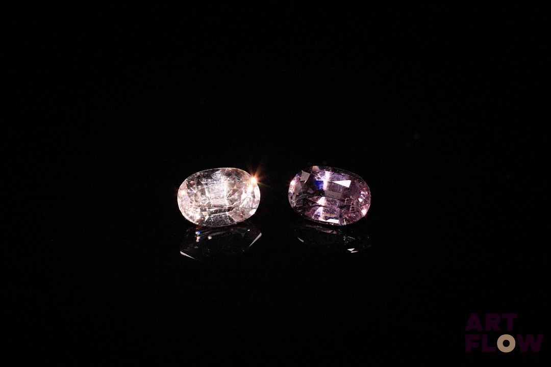 Appairage de spinelles roses violets ovales. Belle couleur. 1.41 ct. Dims. moy.: 6.0mm x 4.0mm