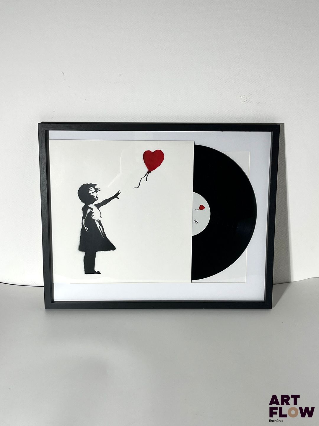 BANKSY (d'après) Girl with red Balloon Pochette d'album sérigraphiée et numérotée Encadrée
