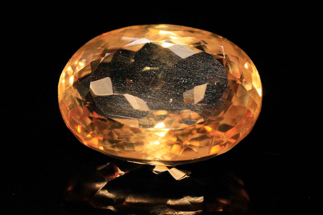 Importante citrine ovale. Probablement Brésil, VVS, non chauffée. 26.21 cts. 22.0mm x 16.0mm