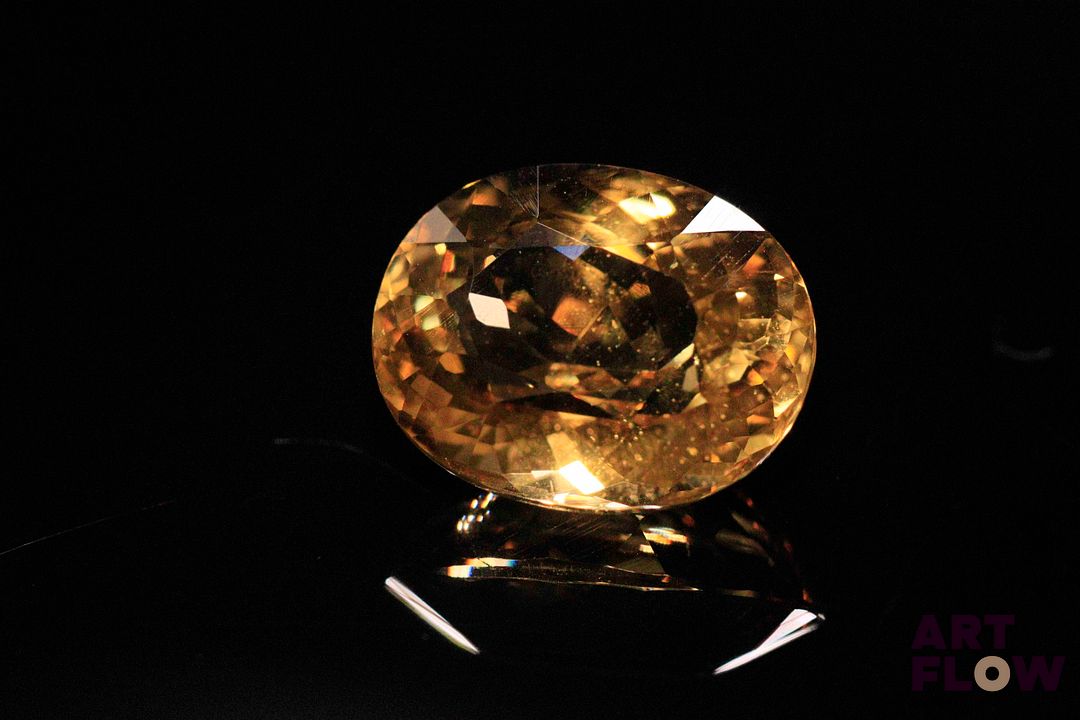Citrine ovale. Jolie couleur. 10.40 cts. 16.0mm x 12.7mm