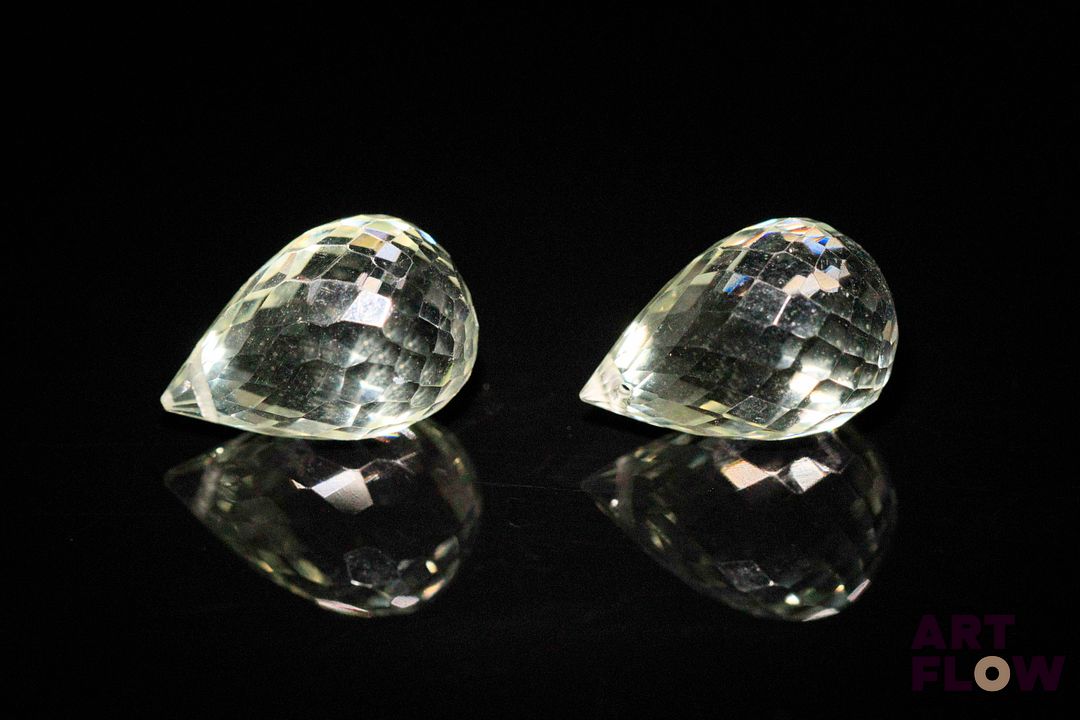 Appairage d'améthystes vertes (prasiolites) briolettes. 9.39 cts. Dims. moy.: 12.0mm x 8.0mm