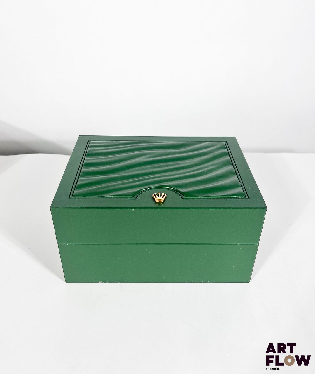 ROLEX Boîte et sur boîte, numérotée 30.00.08 8 x 15 x 11,5 cm env. En l'état (importantes traces et usures sur la sur boîte notamment)