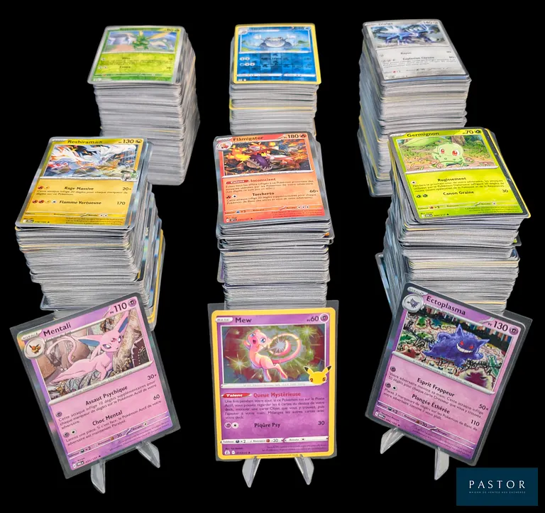 Ensemble de plus de 1850 cartes Pokémon : 
Plus de 1400 Holographiques, plus de  450 Reverses.
Blocs de séries Écarlate&Violet et Méga-Évolution .
Cartes en état global Excellent/Near Mint, en français. - TVA Récupérable