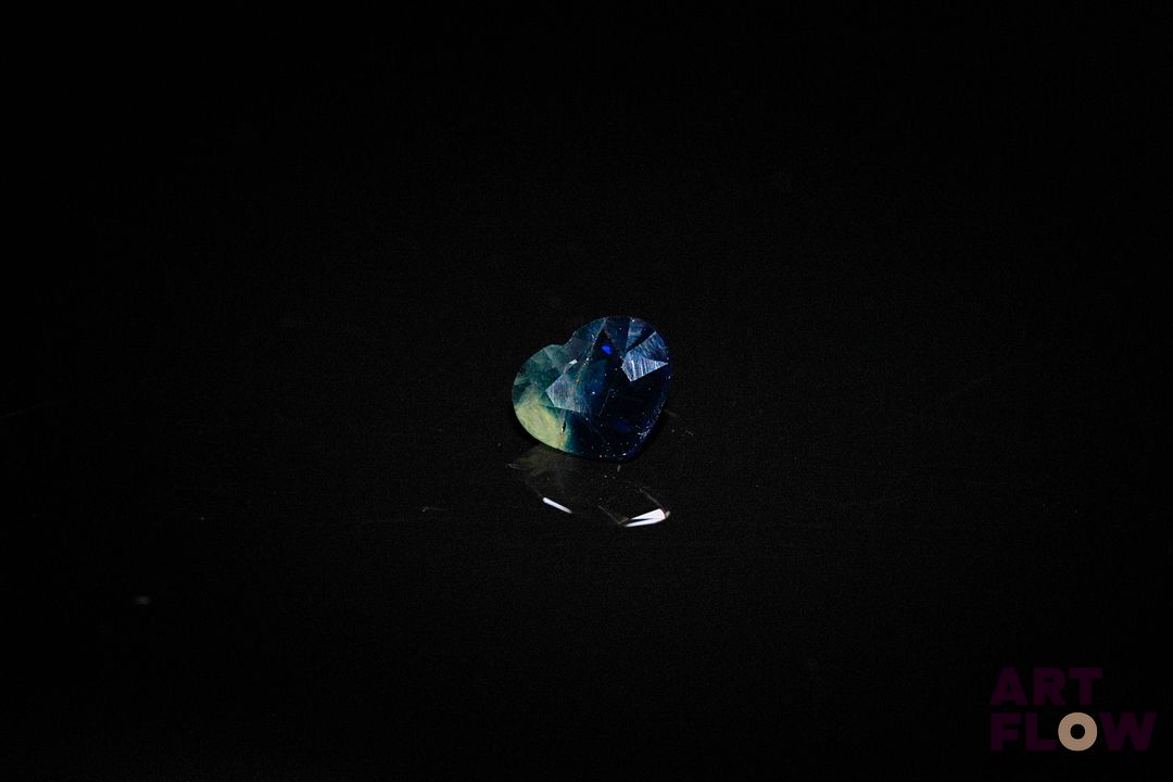 Saphir coeur. Inclusions. 0.81 ct. 6.0mm x 5.0mm