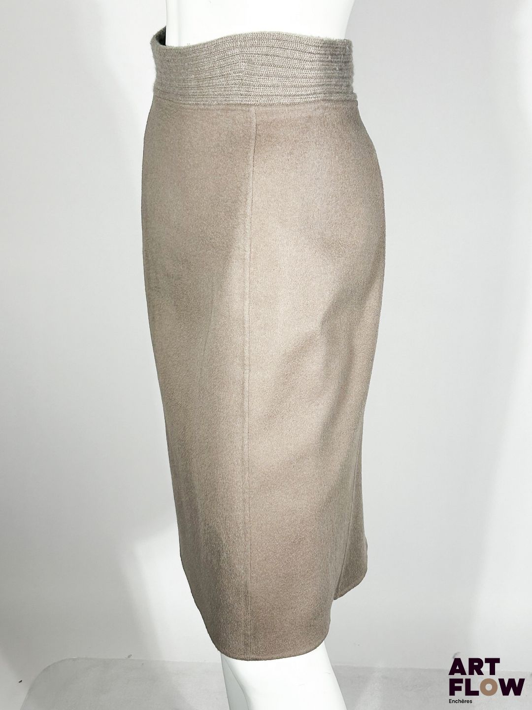 NINA RICCI Jupe crayon en laine taupe, fermée par un zip Taille 38 Neuve