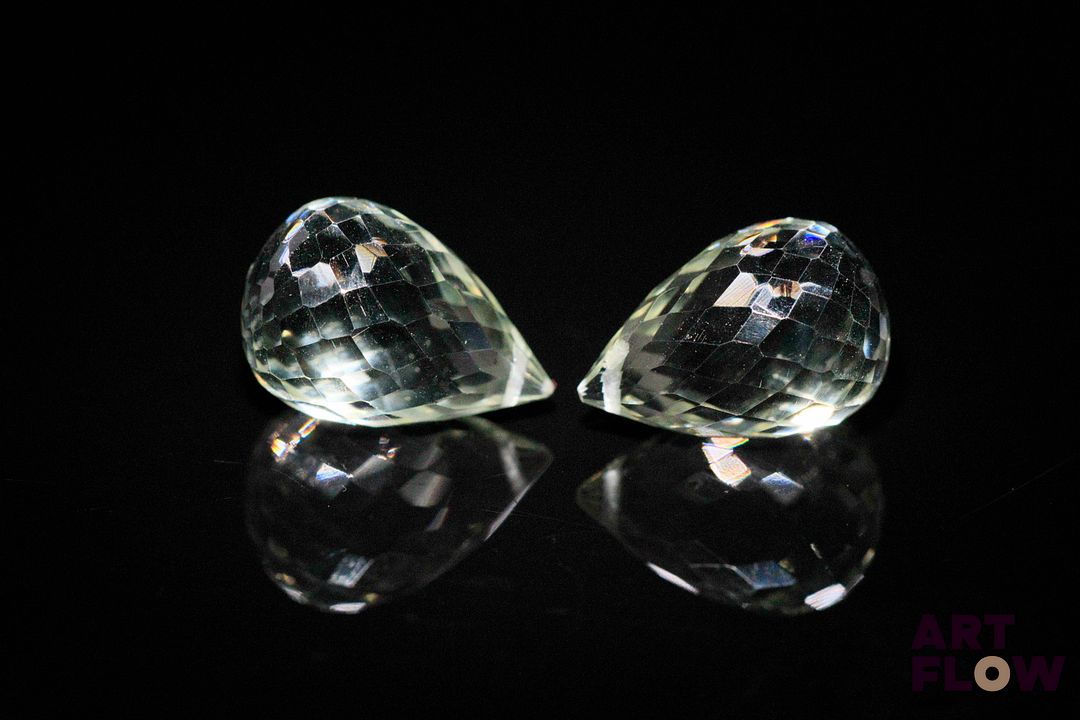 Appairage d'améthystes vertes (prasiolites) briolettes. 9.75 cts. Dims. moy.: 12.0mm x 8.0mm