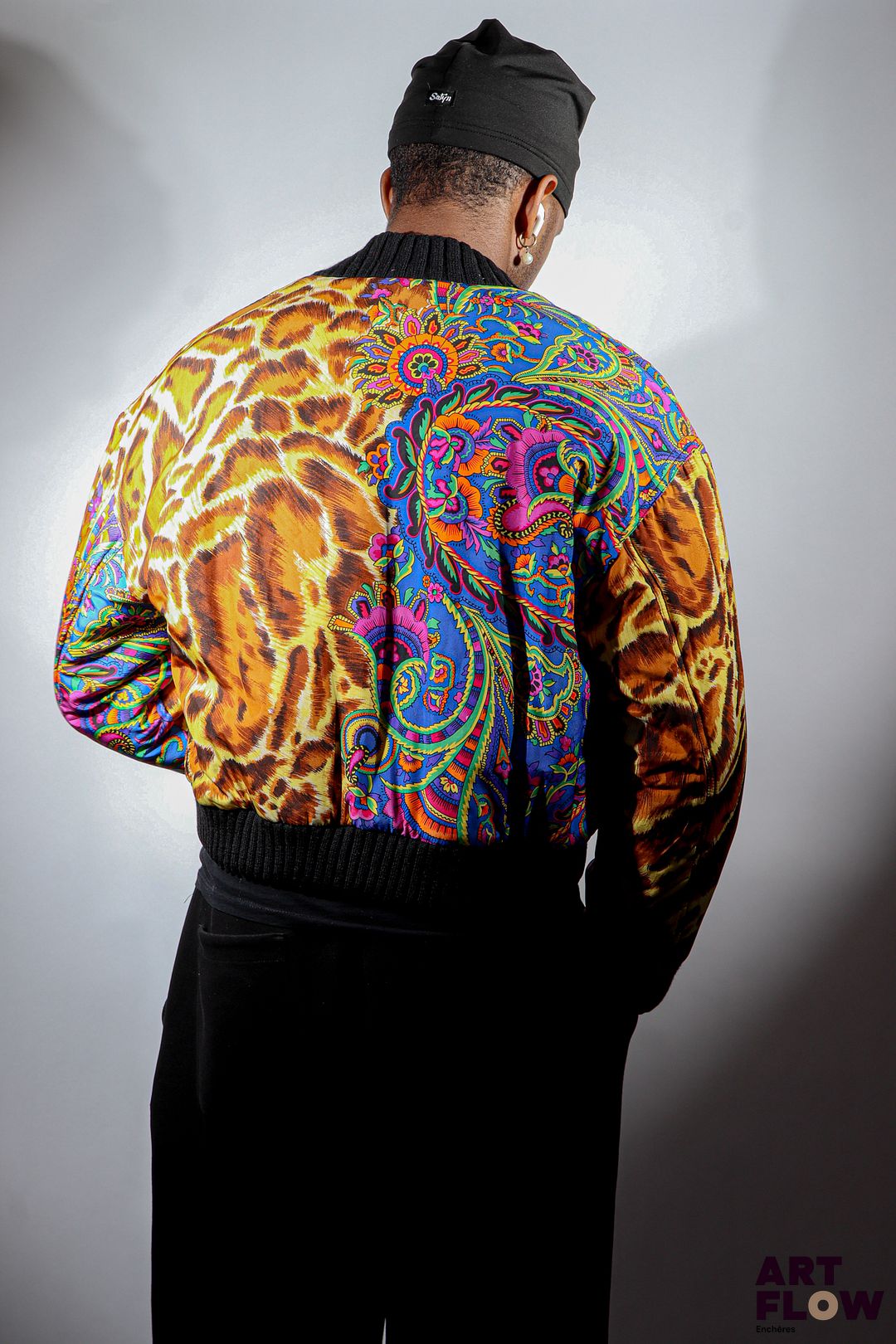 VERSACE Jeans couture Veste bomber en soie melangée à imprimé leopard et floral Taille M Petits fils tirés
