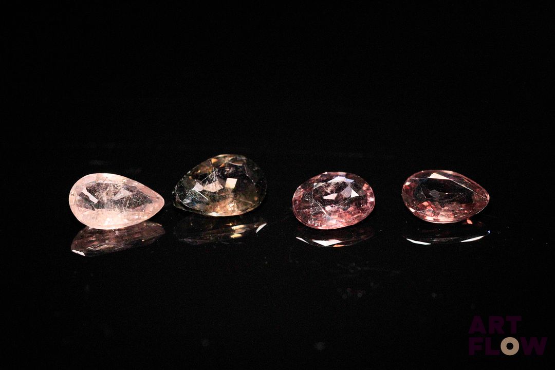 Quatre spinelles multicolores de tailles diverses. 2.26 cts. Dims. moy.: 6.0mm x 4.0mm