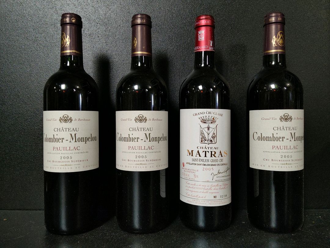 Lot de 4 bouteilles de vin rouge : 4 Château Colombier-Monpelou Pauillac 2005 et 1 Château Matras Saint-Émilion GCC 2005