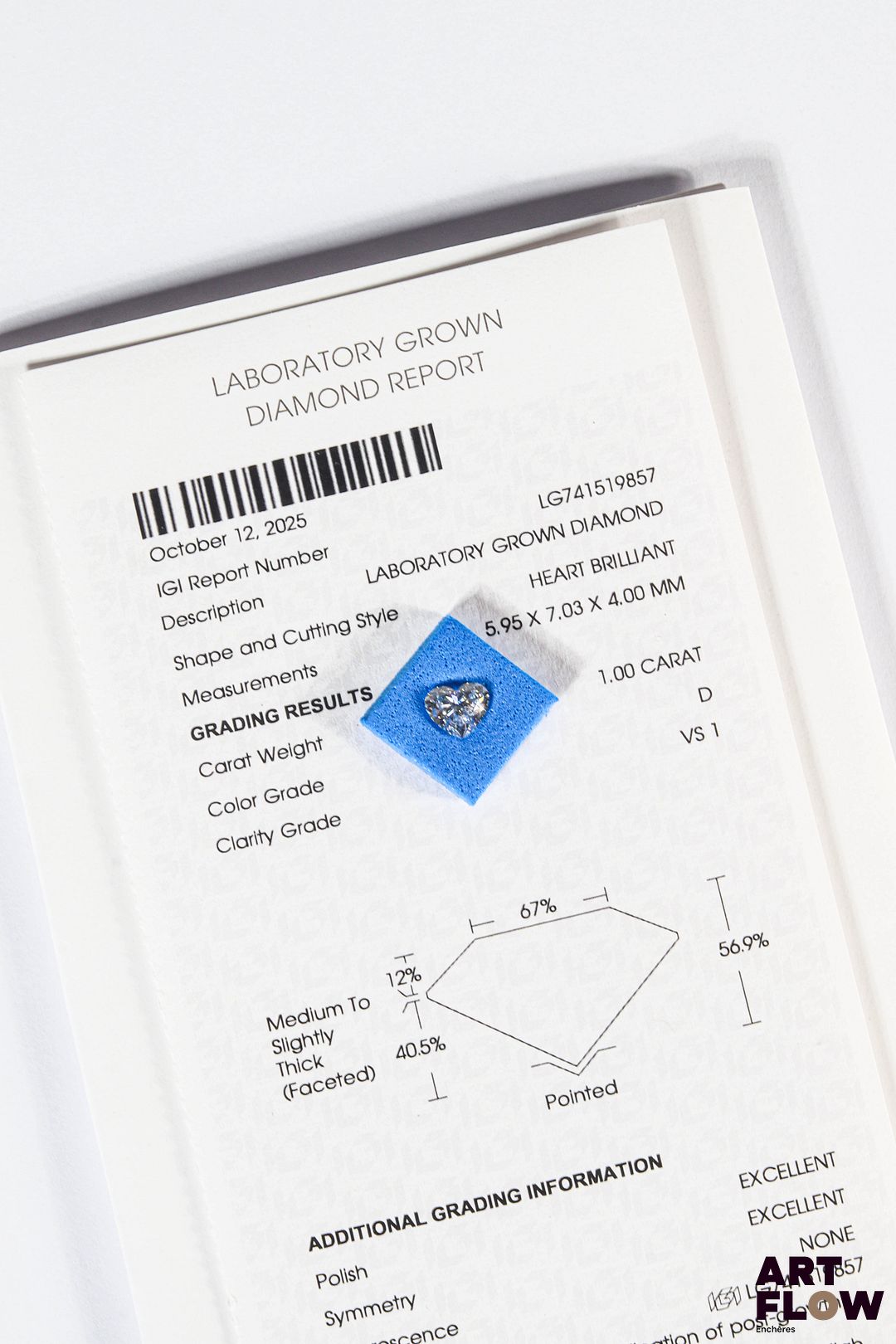 Diamant de synthèse (lab-grown diamond) de forme coeur 1 carats, accompagné d'un certificat de laboratoire (IGI) indiquant : D, VS1