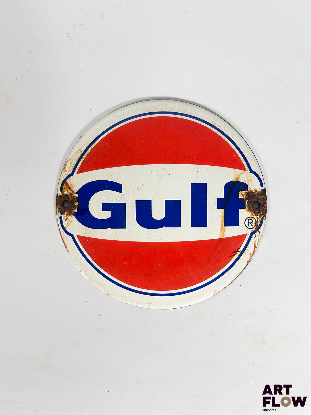 Plaque émaillée ronde Gulf Diamètre : 15 cm Petits éclats et traces de rouille Reproduction moderne