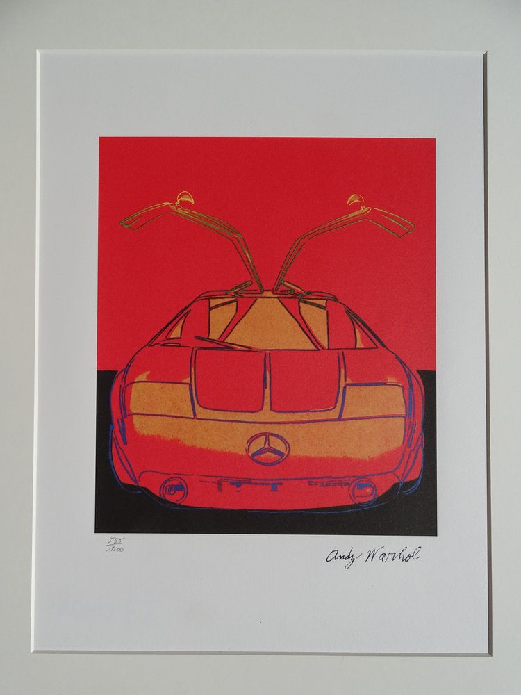 Andy Warhol (après) Mercedes W125 Bleu course Lithographie d&rsquo;après une œuvre de l&rsquo;artiste. Signée dans la plaque et numérotée au crayon. Avec le tampon « CMOA [Carnegie Museum of Art in Pittsburg] » au verso Dimensions : Image : 23,5 x 30,5 cm Feuille : 36 x 43 cm Carton : 40 x 50 cm Expédition obligatoire, jusqu&rsquo;à 5 Lithographies dans votre colis pour 14,76€ TTC en France Métropolitaine, et 29,64€ TTC pour l&rsquo;Europe