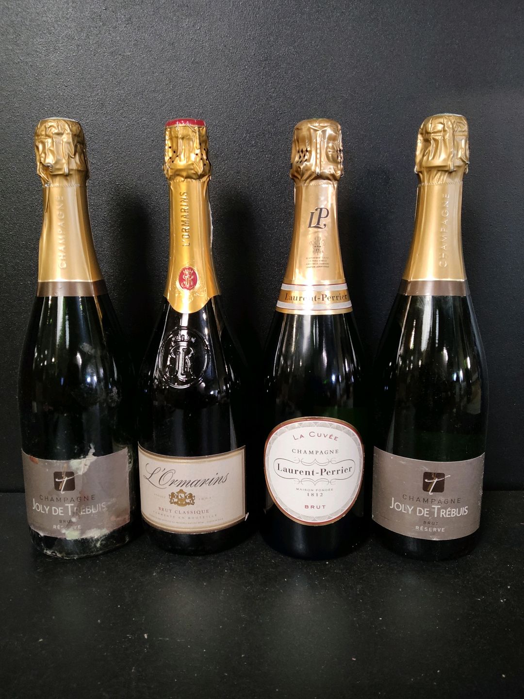 Lot de 4 Bouteilles de Champagne dont : 2 Joly de trébuis, 1 Laurent Perrier la cuvée, 1 L&rsquo;ormarins