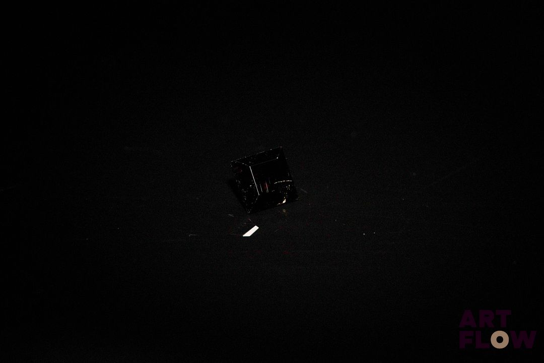 Epidote carré à pans vifs. 0.51 ct. 10.0mm x 8.0mm