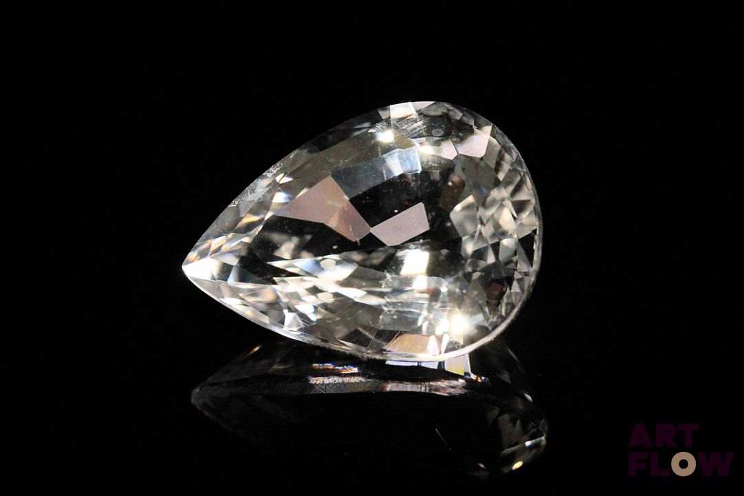 Important quartz incolore poire. 25.10 cts. 23.4mm x 17.0mm