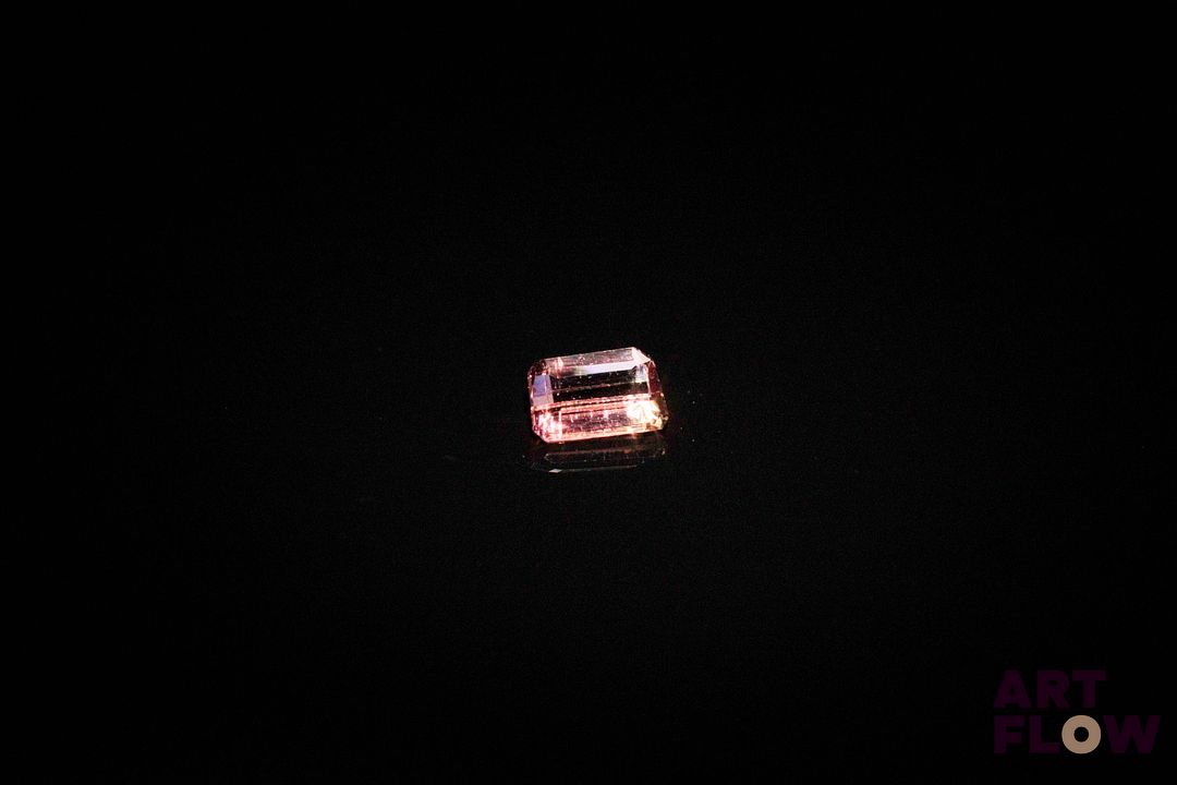 Tourmaline rose rectangulaire à pans coupés. VS, non chauffée. 0.29 ct. 5.0mm x 3.0mm