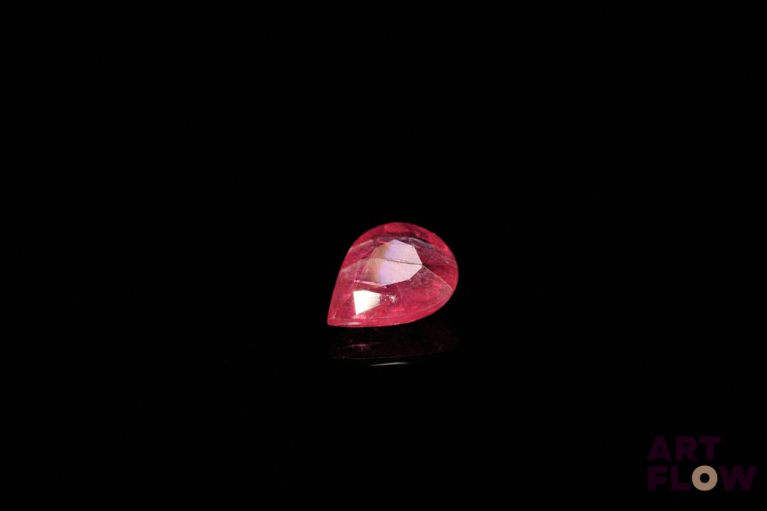 Rubis poire. 1.09 ct. 7.5mm x 5.8mm