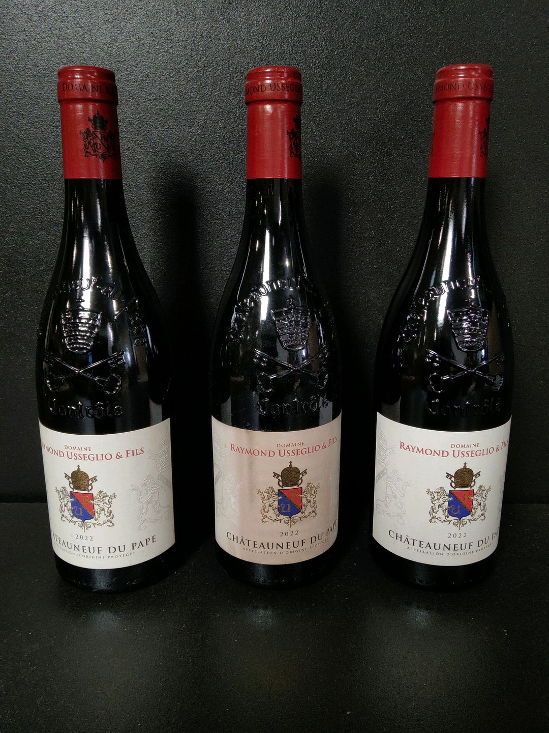 3 bouteilles de vin rouge Domaine Usséglio Raymond & Fils Châteauneuf-du-Pape 2022