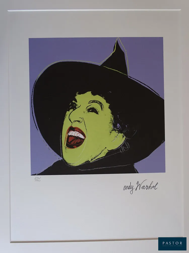 Andy Warhol (d'après) (6.8.1928 - 22.2.1987) 
Hex 

Lithographie, 1986, série « MYTHES ». Lithographie signée et numérotée à la main Passe-partout 40 * 50 cm (19,7 * 15,75 pouces) Édition spéciale, estampillée au dos, en très bon état, idéale pour l'encadrement. Éditeur : Musée d’art, Institut Carnegie de Pittsburgh Édition limitée : 5000 exemplaires numérotés au crayon sur le devant Cette estampe fait partie d'une édition limitée et non des tirages illimités souvent proposés par Andy Warhol avec la mention « publié par Sunday B. Morning » et « veuillez compléter votre signature ».


Expédition obligatoire, jusqu'à 5 Lithographies dans votre colis pour 14,76€ TTC en France Métropolitaine, et 29,64€ TTC pour l'Europe