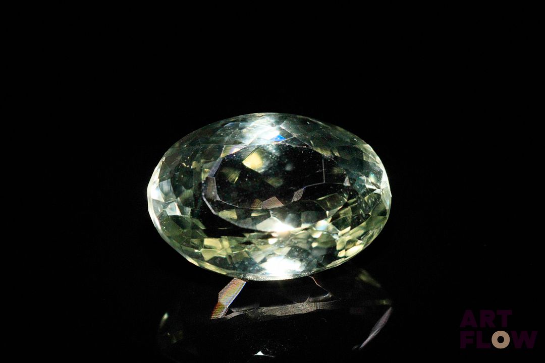 Améthyste verte (prasiolite) ovale. Jolie couleur. 15.79 cts. 18.5mm x 3.0mm