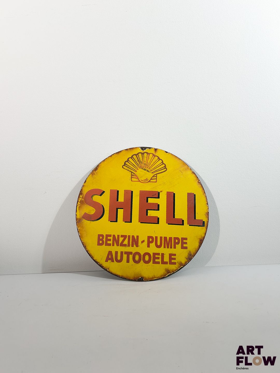 Plaque émaillée ronde d'après Shell Diamètre : 30 cm Petits éclats et traces de rouille