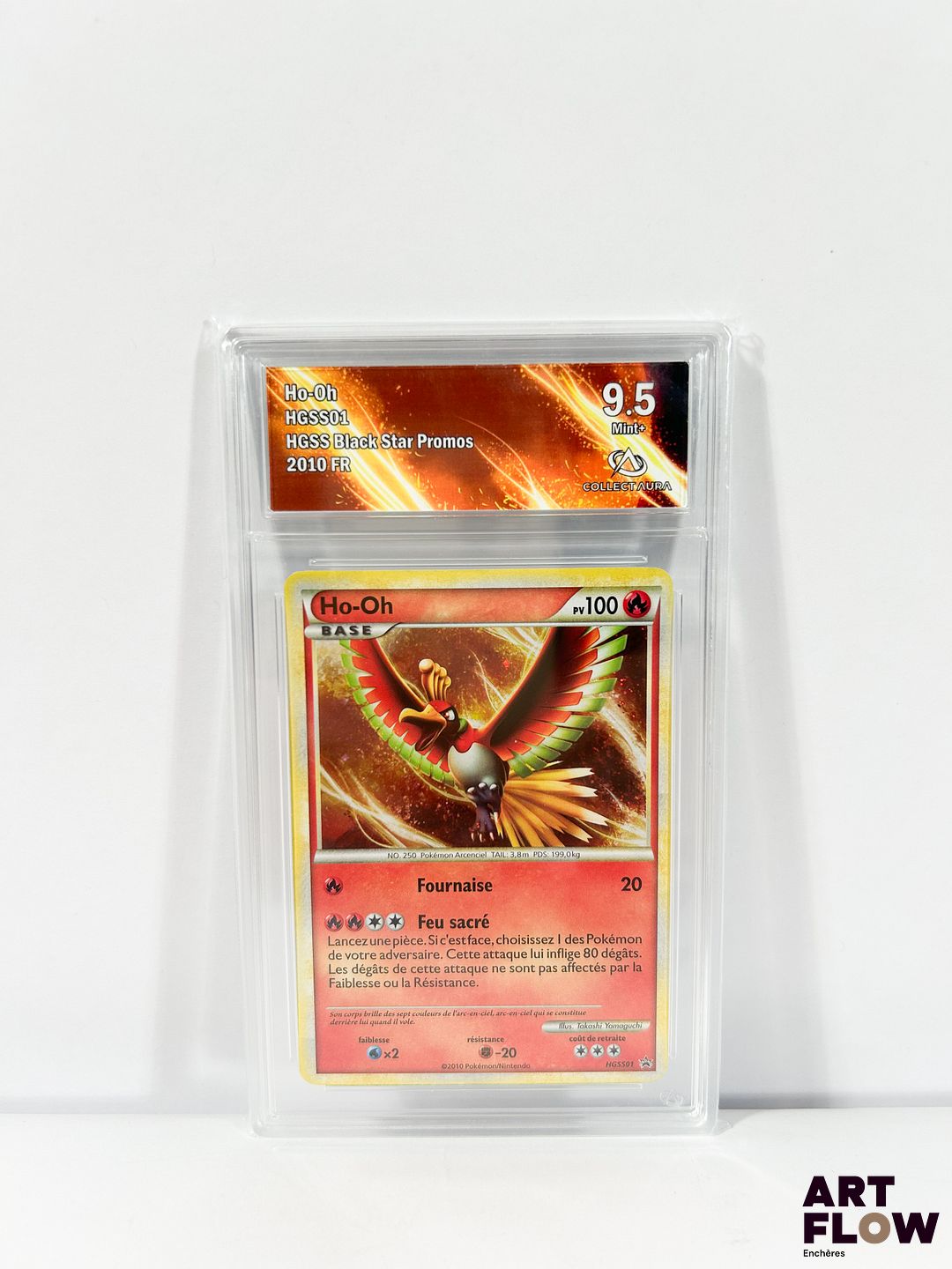 Carte Pokémon gradée Ho-OH HGSS01 - Holographique promotionelle - CollectAura 9,5 (Neuf +). Carte promotionelle du bloc de série HeartGold SoulSilver. Carte en état Neuf + (CA 9,5), en français.