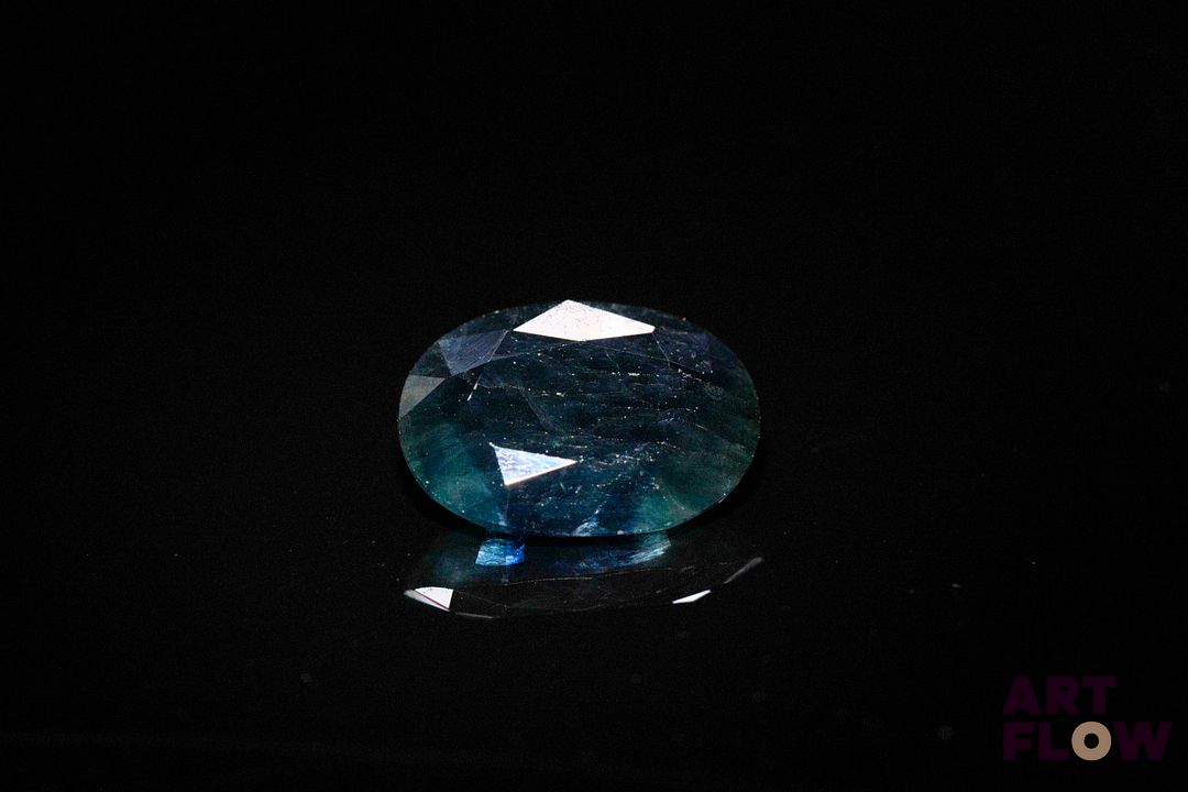 Saphir ovale. 6.33 cts. 13.6mm x 9.9mm