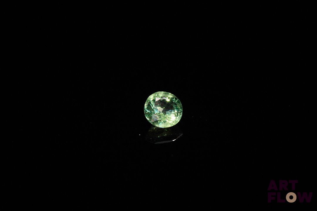 Tourmaline verte ronde. Belle couleur, non chauffée. 0.60 ct. 5.2mm