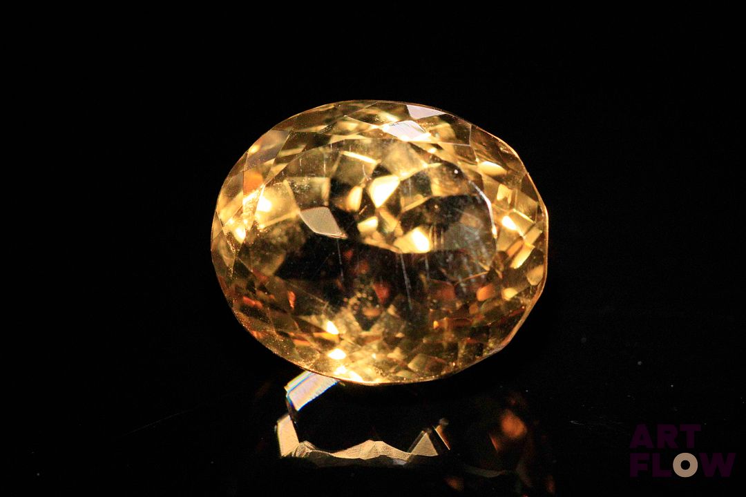 Importante citrine ovale. Probablement Brésil, non chauffée. 19.52 cts. 17.0mm x 14.0mm