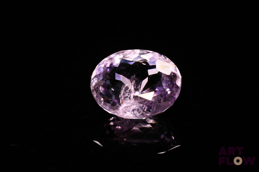 Améthyste ovale. Probablement Brésil, non chauffée. 6.48 cts. 13.3mm x 11.0mm