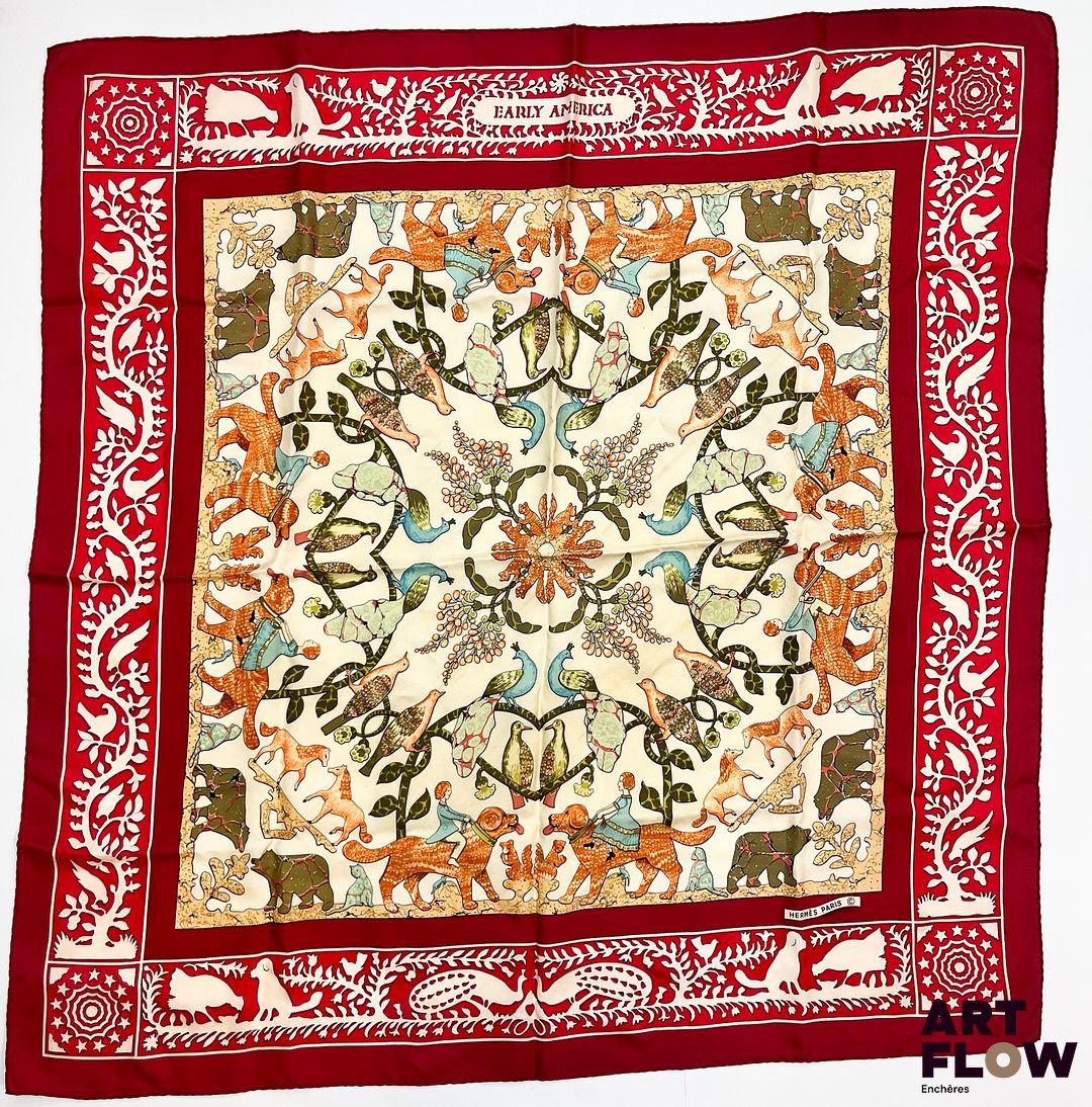 HERMÈS Paris Modèle Early america d'après un dessin de Françoise de La Perrière Carré en twill de soie à bordure rouge 1er édition 1981 Dimensions : 90 x 90 cm Bon état général malgré d'infimes taches Bibliographie : Genevieve Fontan, Carrés d'art, Dictionnaire illustré des carrés Hermès valeur, 2025