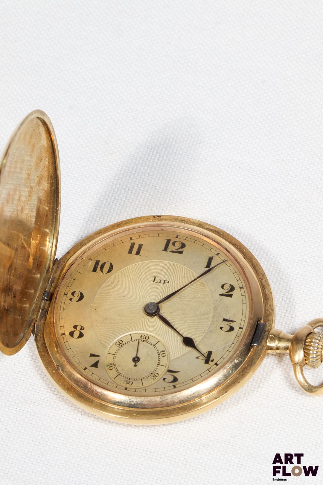 LIP Montre de gousset en or 750/°° , cadran à chemin de fer, chiffres romains. Double cuvette numérotée. Dans son écrin Aubertin, Lyon Poids brut : 67,60 grammes