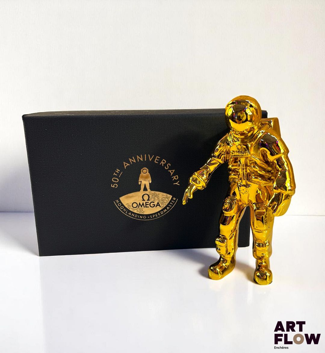 Astronaute Oméga Speedmaster Apollo 11 Pour le 50ème anniversaire, en édition limitée. Offert aux clients VIP de la marque H. 15 cm. Excellent état - Expédition obligatoire.