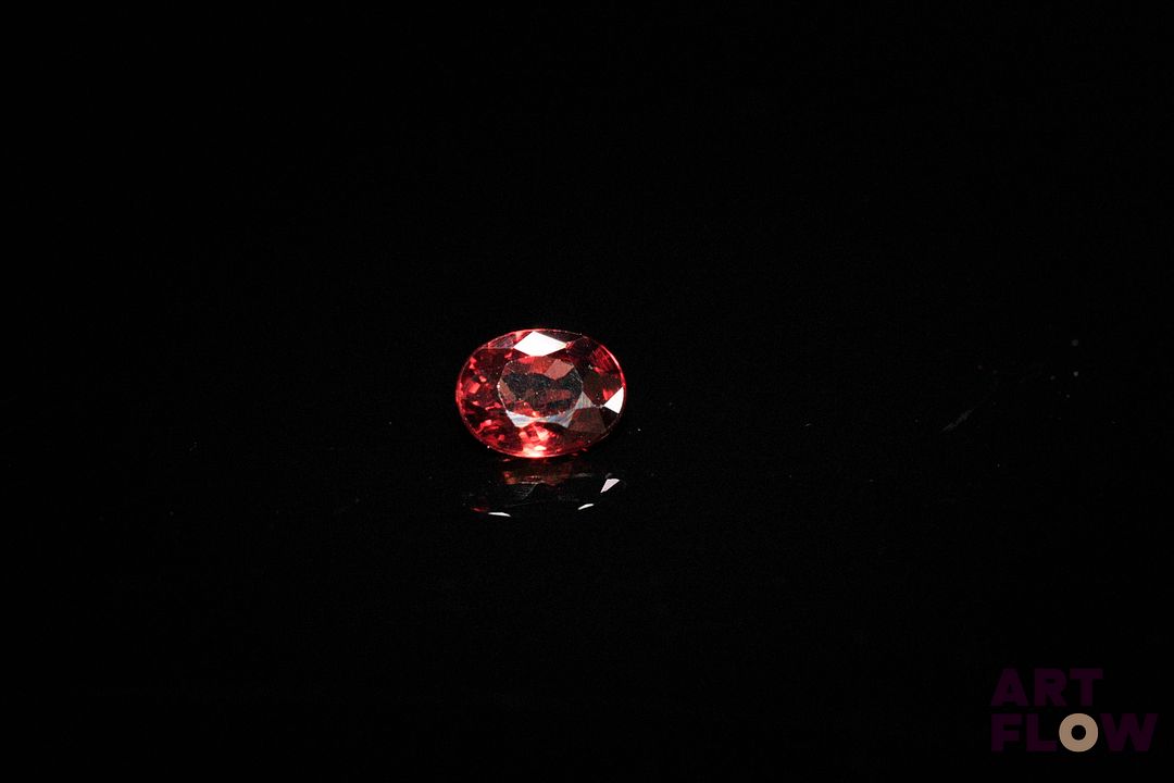 Zircon naturel rose fumé ovale. Couleur soutenue, VS. 1.13 ct. 7.0mm x 5.0mm