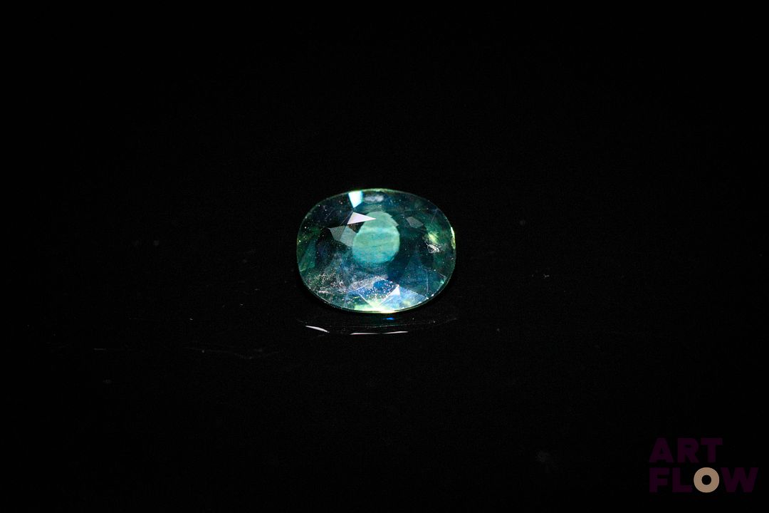 Saphir ovale. Jolie couleur. 1.17 ct. 7.7mm x 6.7mm
