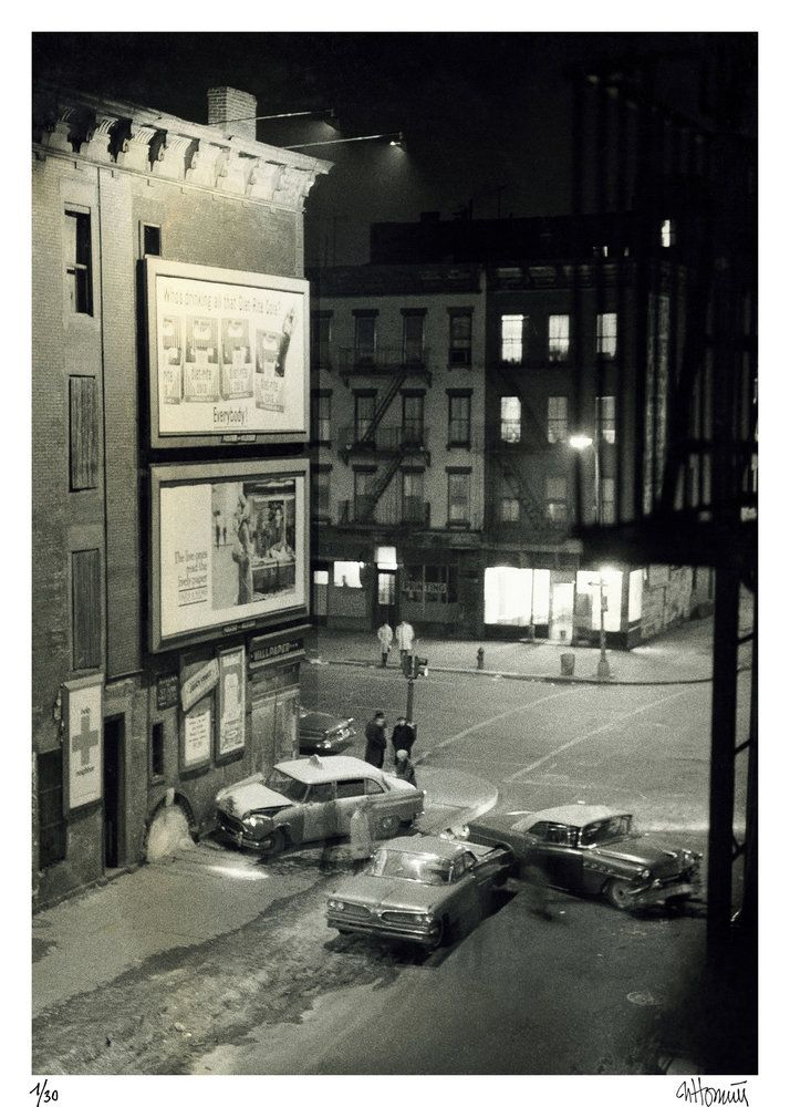 Michel Hosszù Car crash – New York 1964, 2019 Tirage pigmentaire sur papier fine art Fabriano Ref : Tintoretto Neve 240g Epreuve signée et numérotée par l&rsquo;artiste. Numérotation aléatoire entre 1 et 30/30. La numérotation peut différée de la photo Dimensions : 50 x 70 cm Édition limitée – 30 exemplaires Excellent état Expédition obligatoire, jusqu&rsquo;à 5 Lithographies dans votre colis pour 14,76€ TTC en France Métropolitaine, et 29,64€ TTC pour l&rsquo;Europe