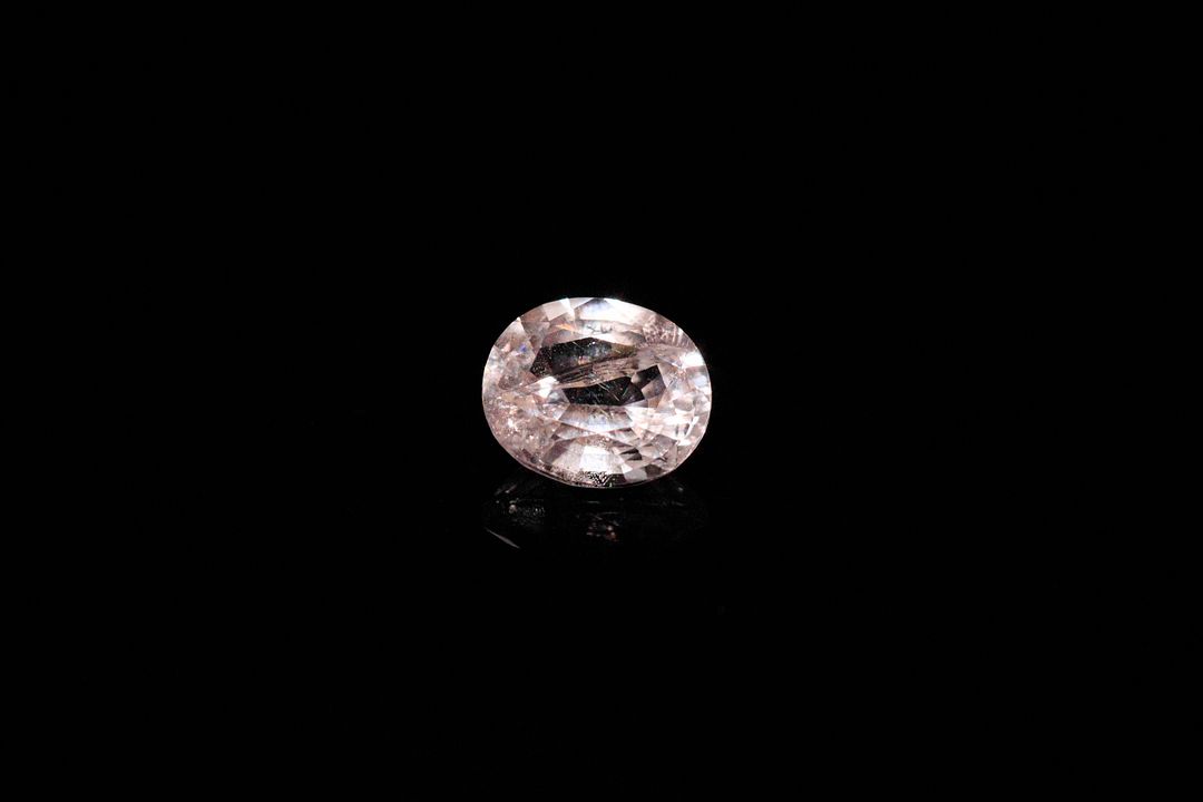 Spinelle rose ovale. Jolie couleur. 1.25 ct. 7.1mm x 6.0mm