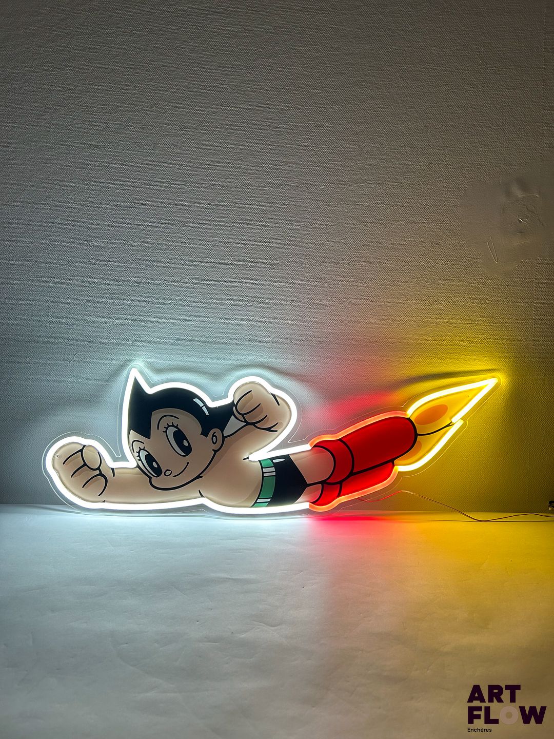 Enseigne néon sur plexiglass Astroboy Dimensions : 73 x 24 cm Fonctionnelle