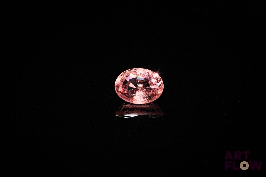 Tourmaline rose ovale. Probablement Mozambique, très belle couleur, non chauffée. 0.99 ct. 7.2mm x 5.7mm